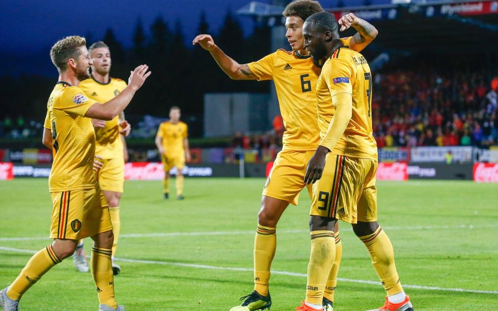 Romelu Lukaku (r.) schoss nicht das erste Tor sondern die letzten beiden Treffer bei Belgiens 3:0 in Island.