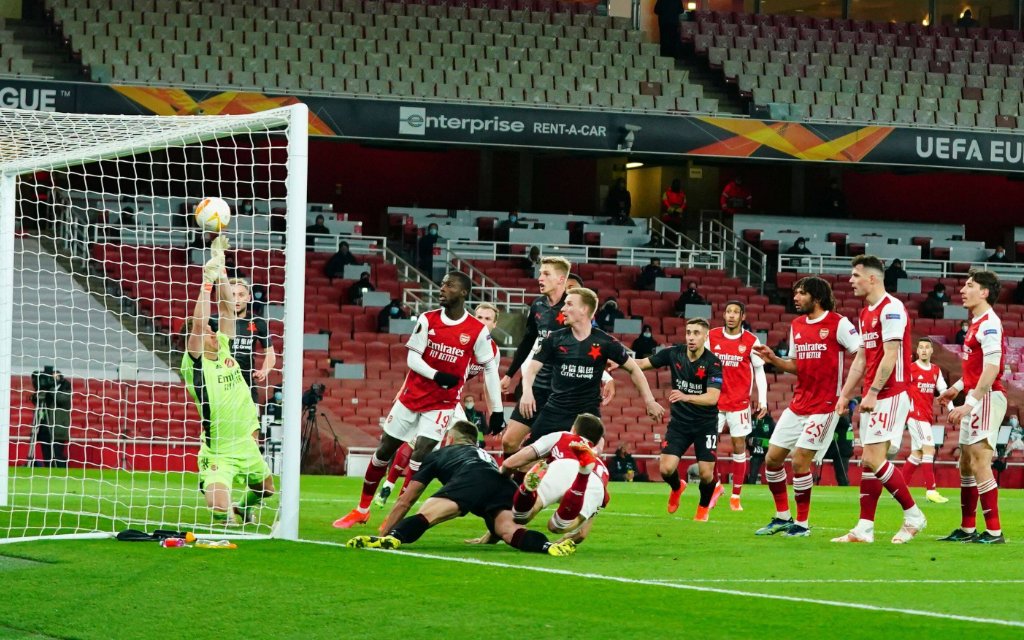 Slavia Prag im Hinspiel der Europa League beim FC Arsenal vor dem Tor zum 1:1.